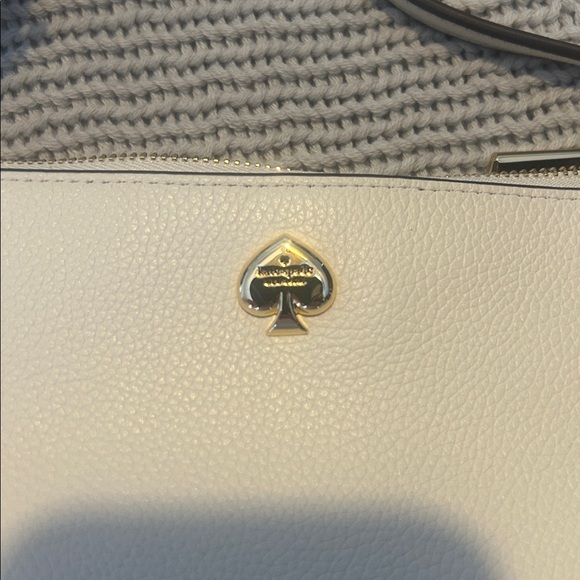 Kate Spade Cream Shoulder Bag with Gold Detailing - Picture 2 of 5